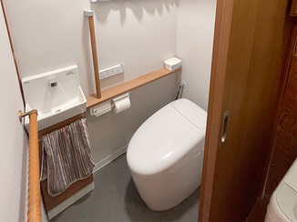 トイレリフォーム 細部までこだわったバリアフリーのレストルーム