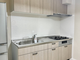 キッチンリフォーム 無駄なスペースをなくした、すっきり明るいキッチン