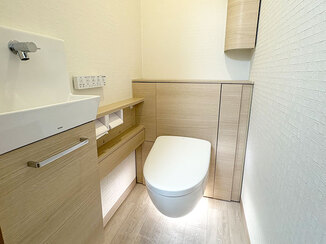 トイレリフォーム フローティングデザインでお掃除がラクに、高級感のあるレストルーム